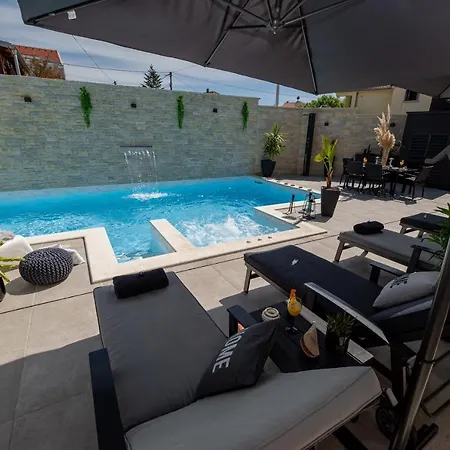 Tyra Delux Apartment