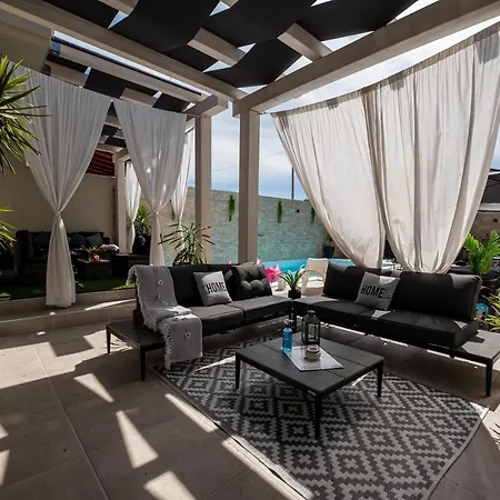 Tyra Delux Apartment