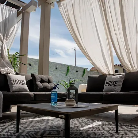 Tyra Delux Apartment *