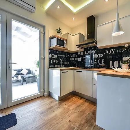 Tyra Delux Apartmán