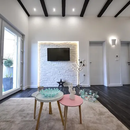 Tyra Delux Apartmán