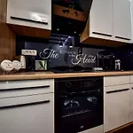 Tyra Delux * Zára