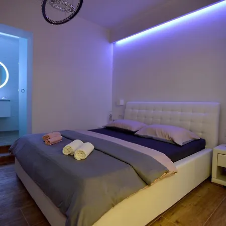 Tyra Delux Apartament *