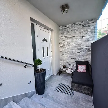 Apartament Tyra Delux *